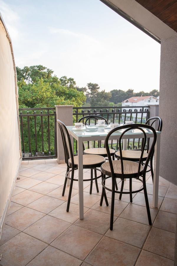Apartmani Dina Biograd Na Moru Ngoại thất bức ảnh