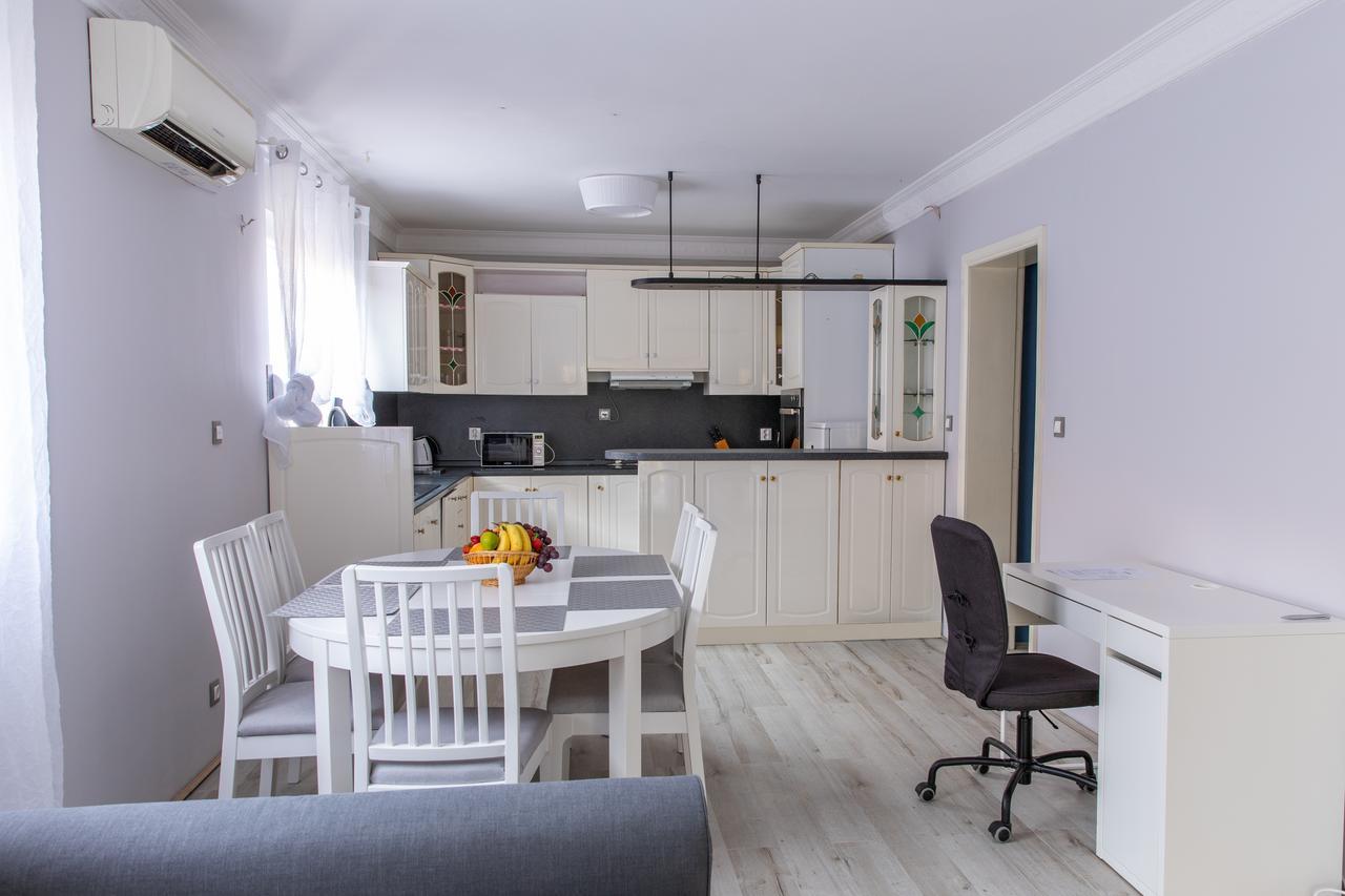 Apartmani Dina Biograd Na Moru Ngoại thất bức ảnh