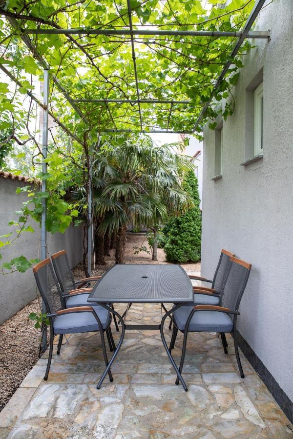 Apartmani Dina Biograd Na Moru Ngoại thất bức ảnh